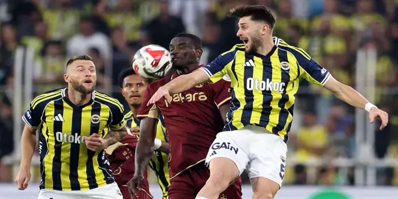 Tense moment during the match between Fenerbahce and Trabzonspor