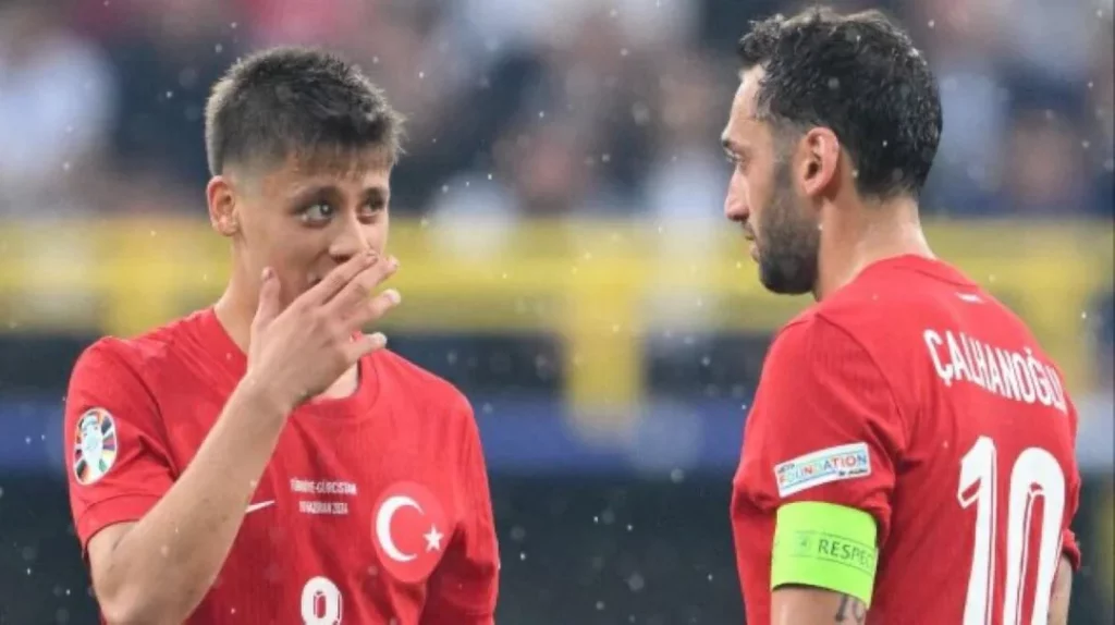 Arda Guler and Hakan Calhanoglu discuss tactics