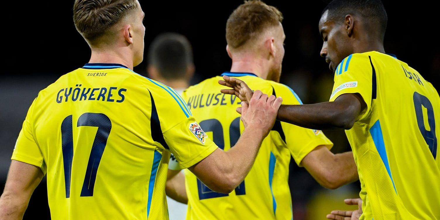 Victor Gyokeres and Alexander Isak congratulate each other