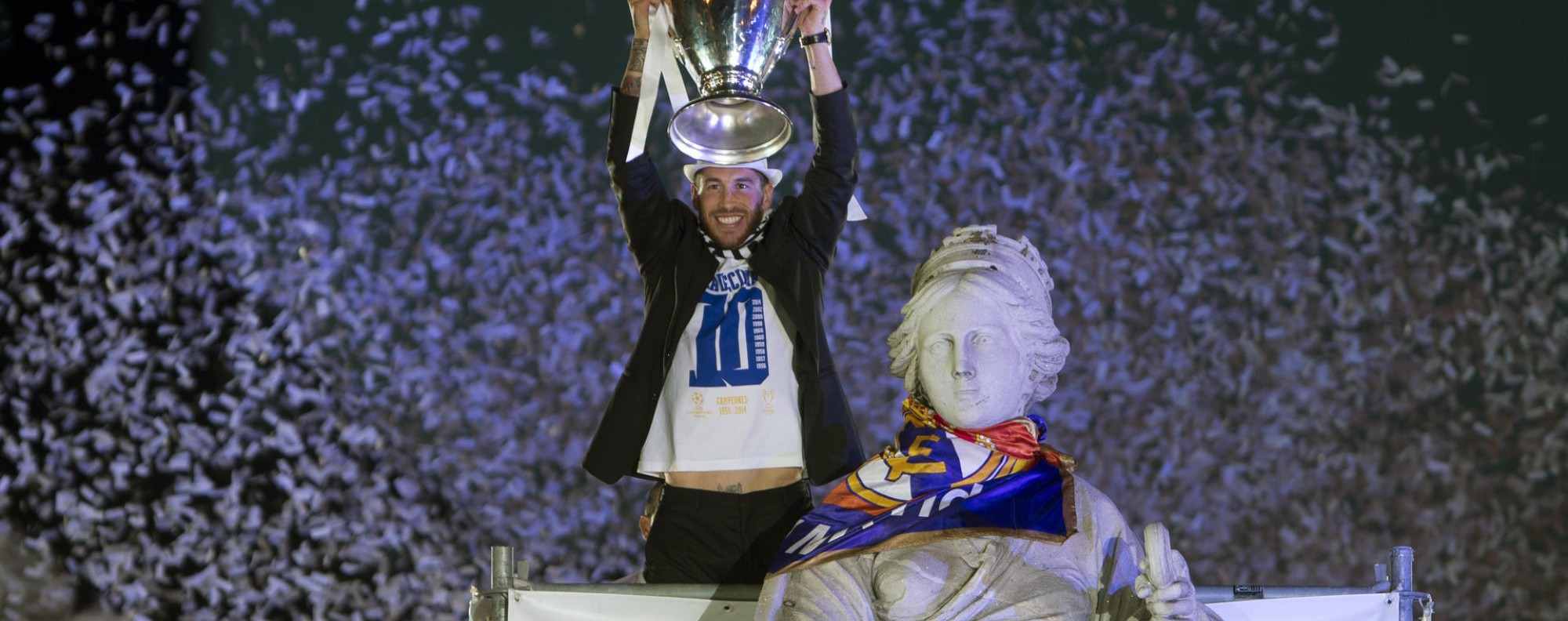 Sergio Ramos lifting the Champions League trophy at Cibeles