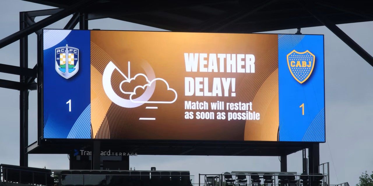 Weather delay during a Club World Cup match