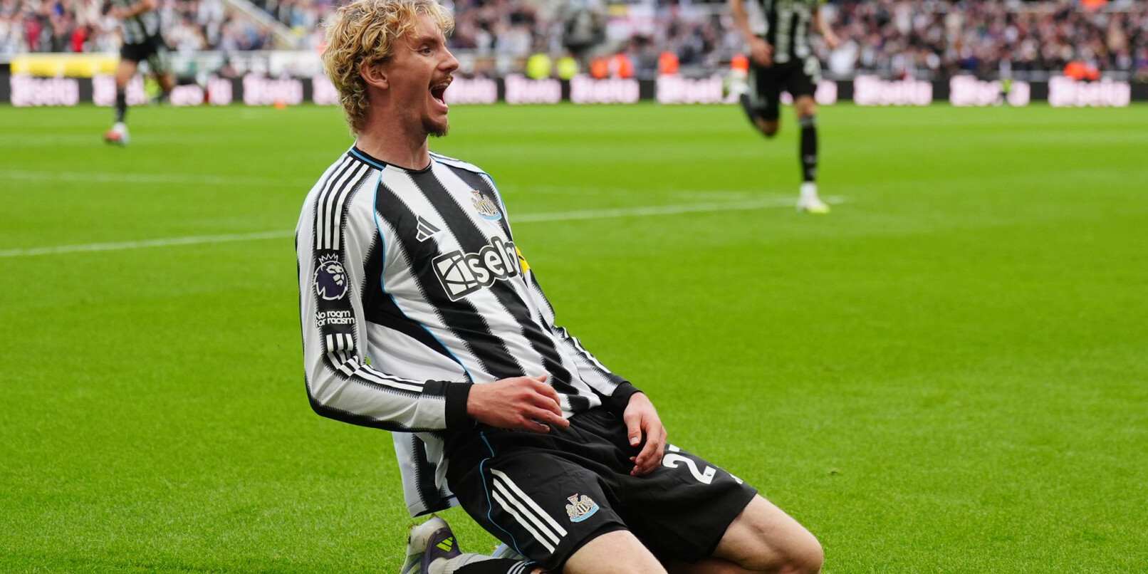 Nick Woltemade on his knees celebrating a goal for Newcastle