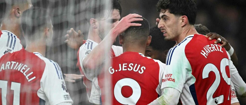 Arsenal players celebrate after scoring a gola