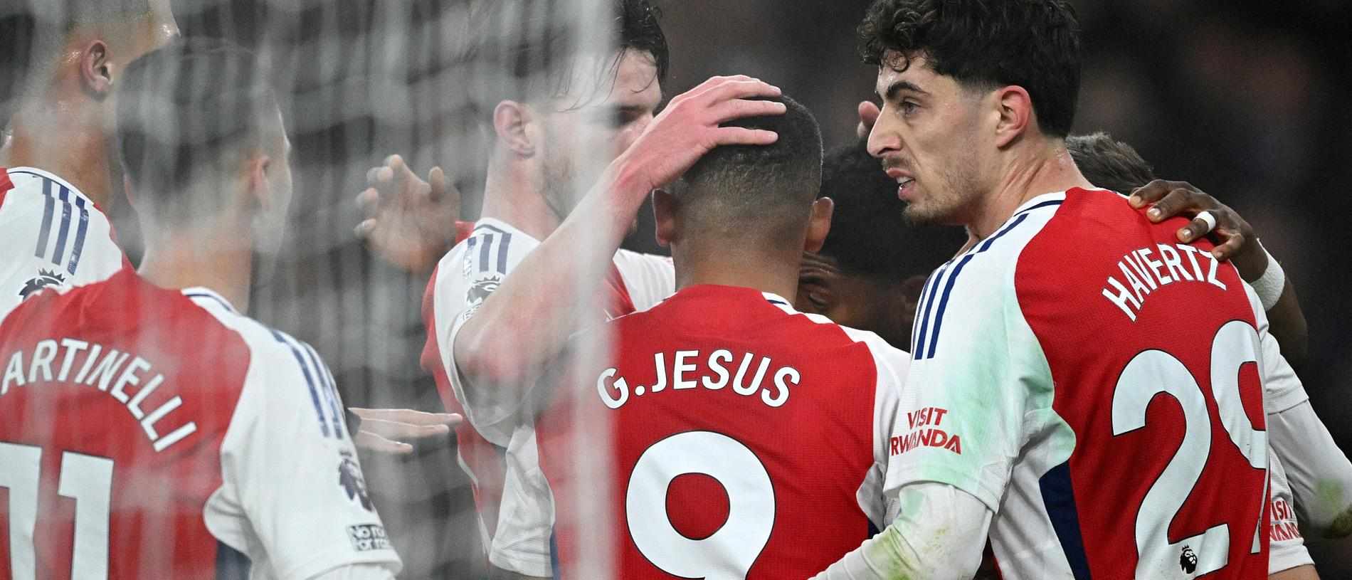 Arsenal players celebrate after scoring a gola