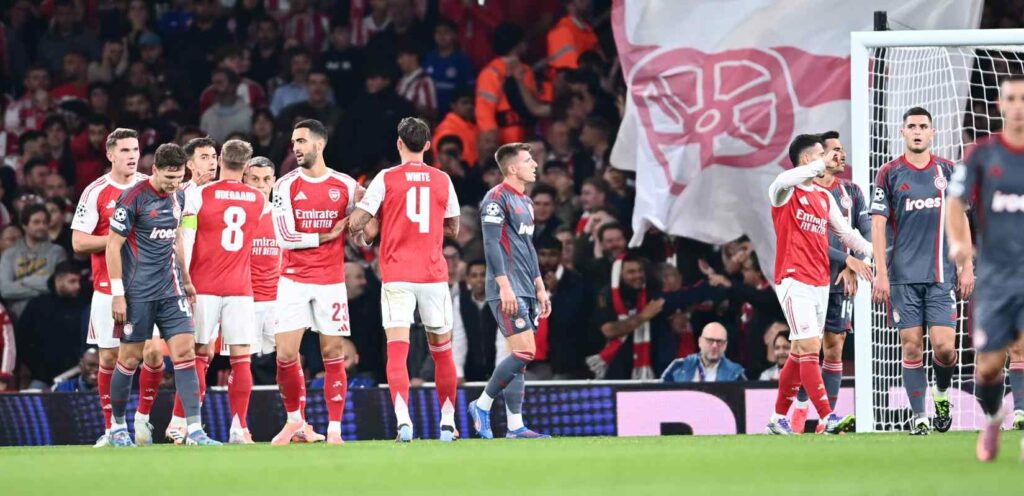 Arsenal players congratulate one another after opening the score against Olympiacos