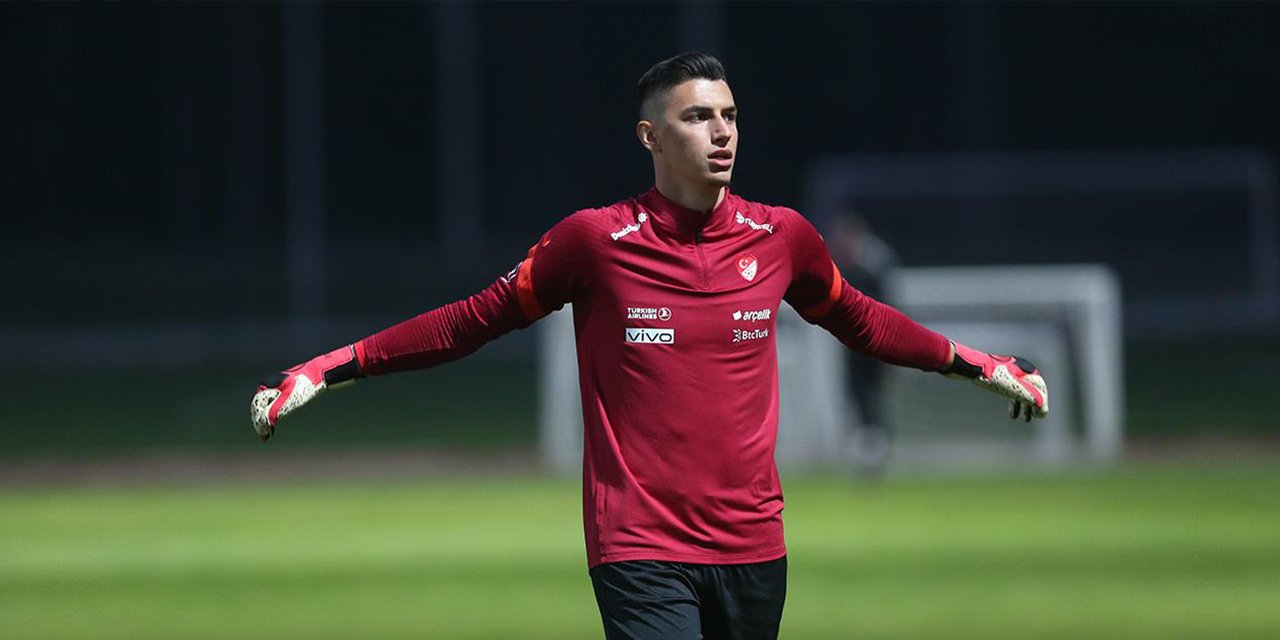 Lille and Turkiye goalkeeper Berke Ozer