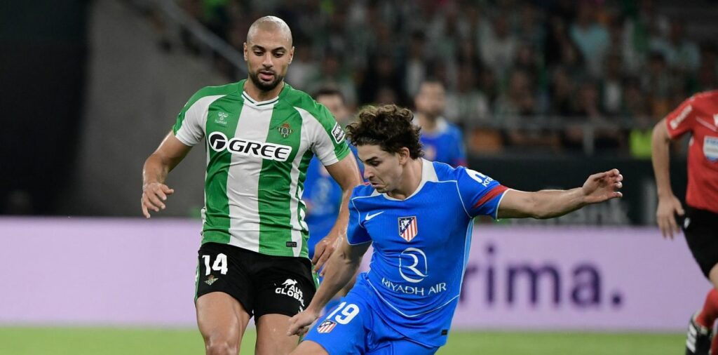 Julian Alvarez chased by Betis player