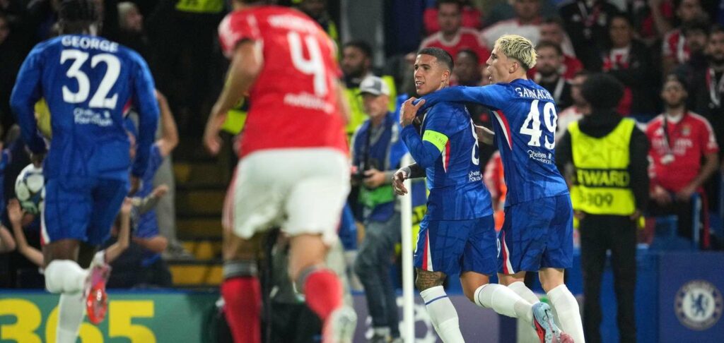 Alejandro Garnacho hugging Chelsea captain Enzo Fernandez