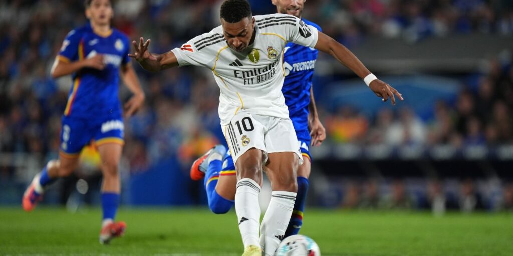Kylian Mbappe with the ball against Getafe