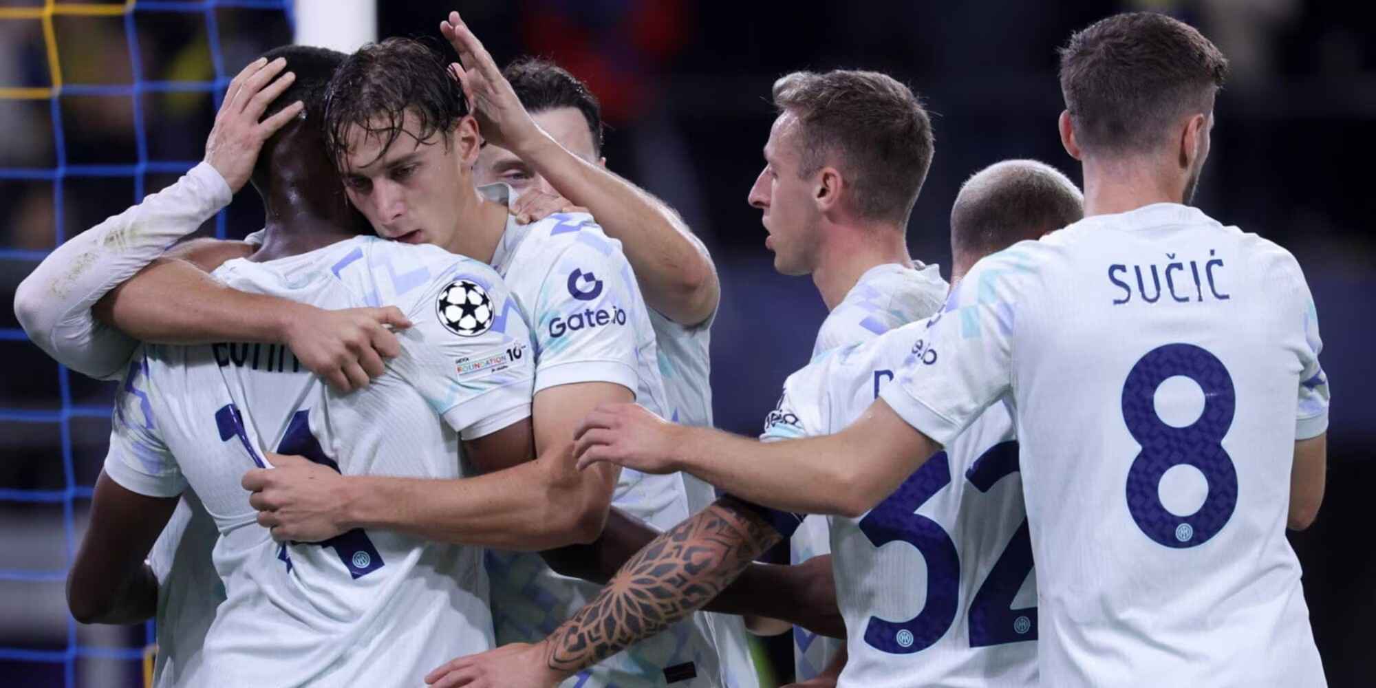 Inter players congratulate one another after scoring against Union SG