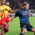 Rasmus Hojlund protecting the ball from a Lecce opponent