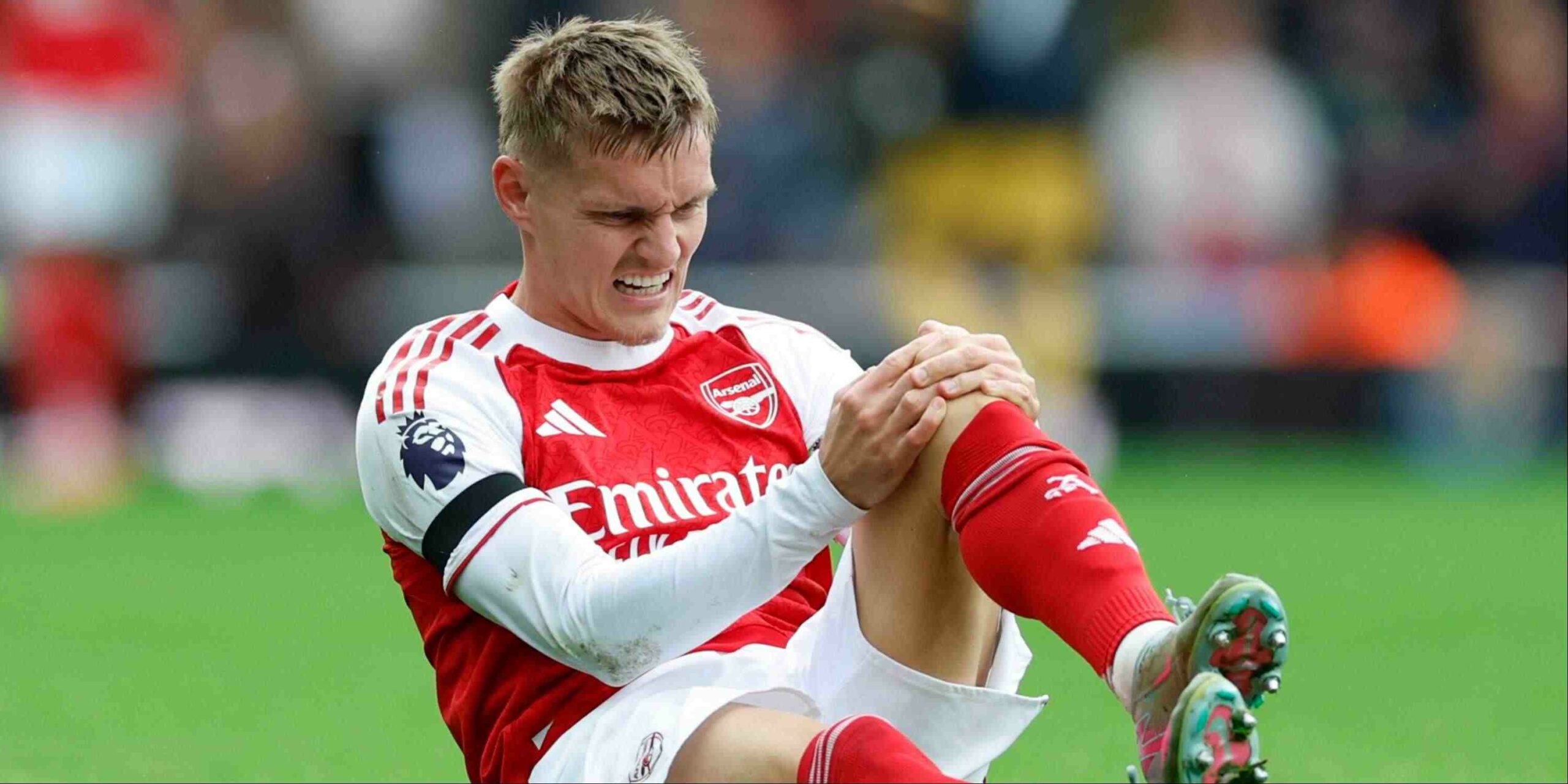 Martin Odegaard holding his left knee