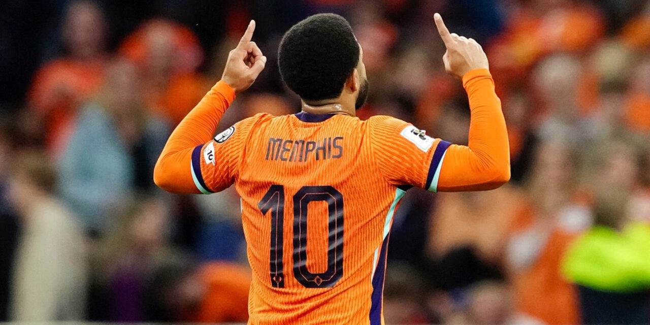 Memphis Depay pointing to the sky