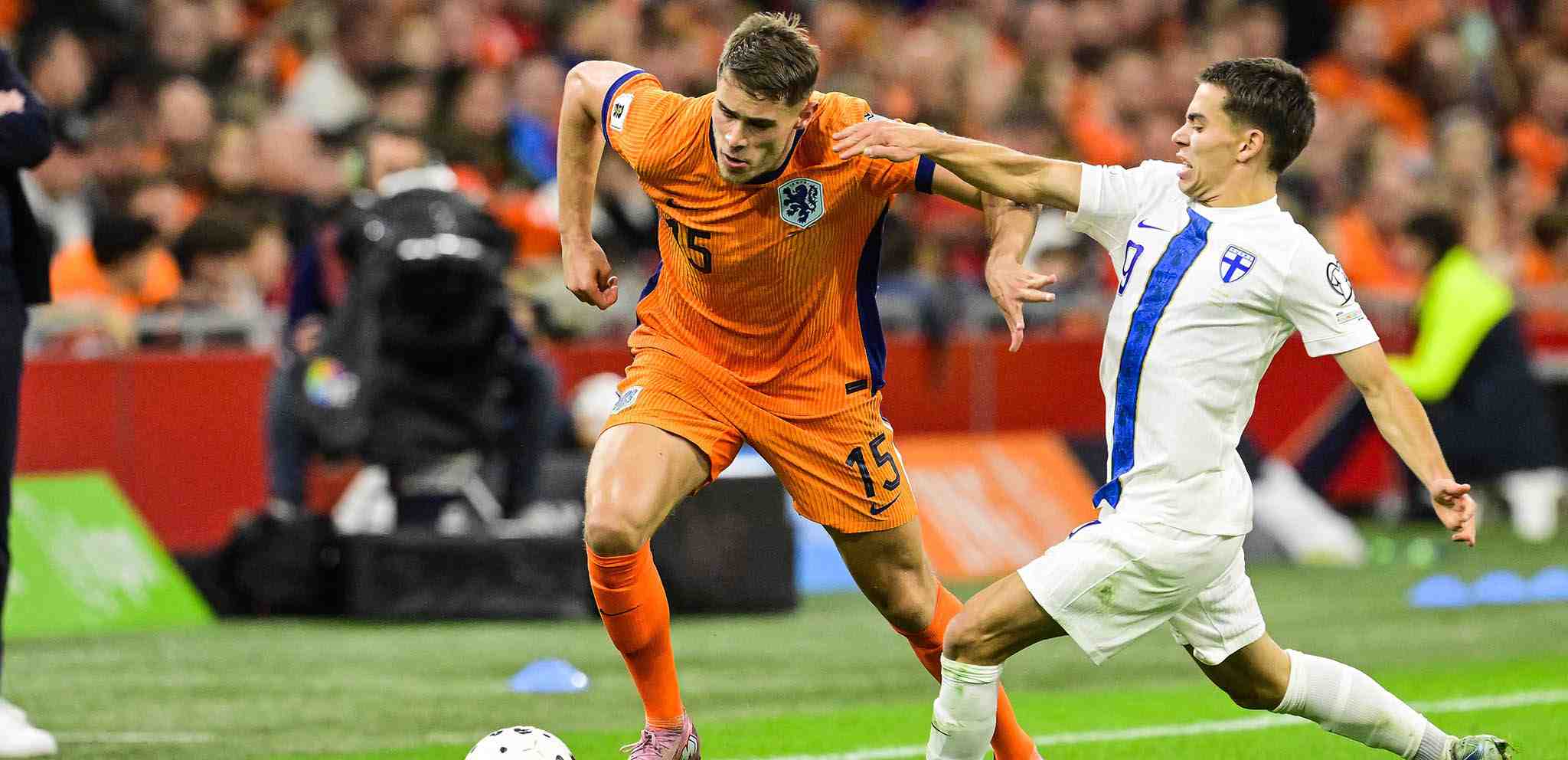 Micky Van de Ven in a battle with a Finland player