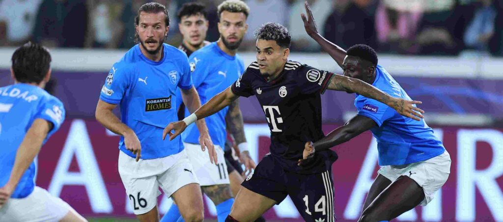 Luiz Diaz surrounded by three Pafos players