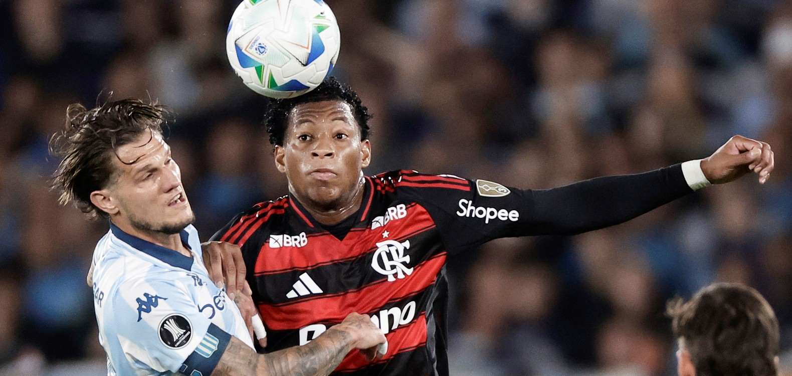 Players from Racing Club and Flamengo in a battle for the ball