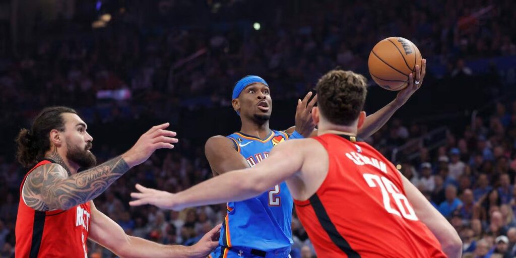 Shai Gilgeous-Alexander attacks Houston Rockets' basket