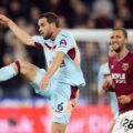 Jordan Henderson (Brentford) controls the ball in front of Tomas Soucek (West Ham)