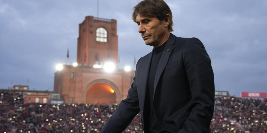 Napoli head coach Antonio Conte
