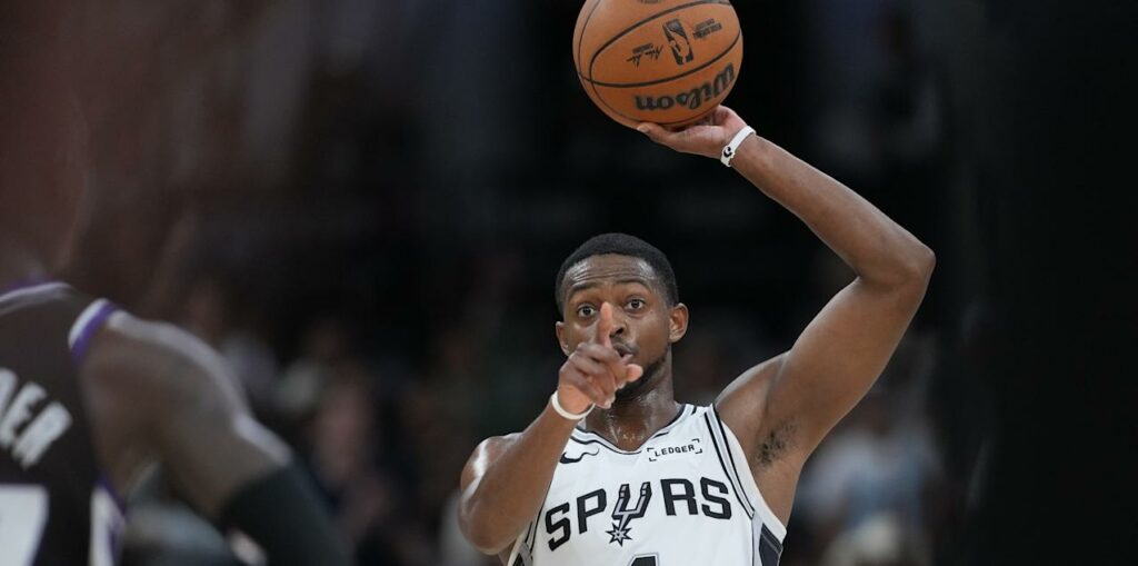 San Antonio Spurs point guard De'Aaron Fox