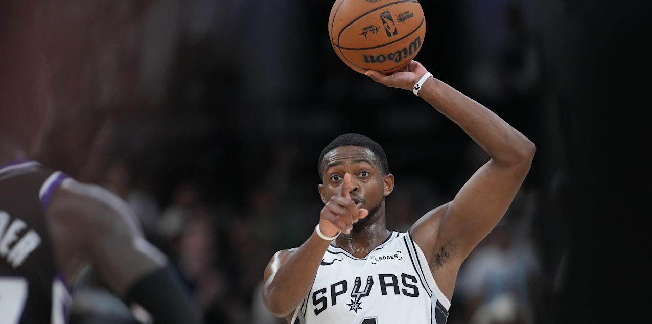 San Antonio Spurs point guard De'Aaron Fox