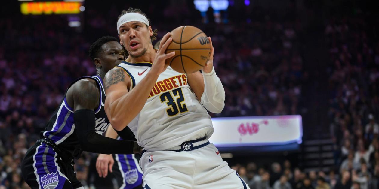 Aaron Gorden guarded by a Sacramento Kings player