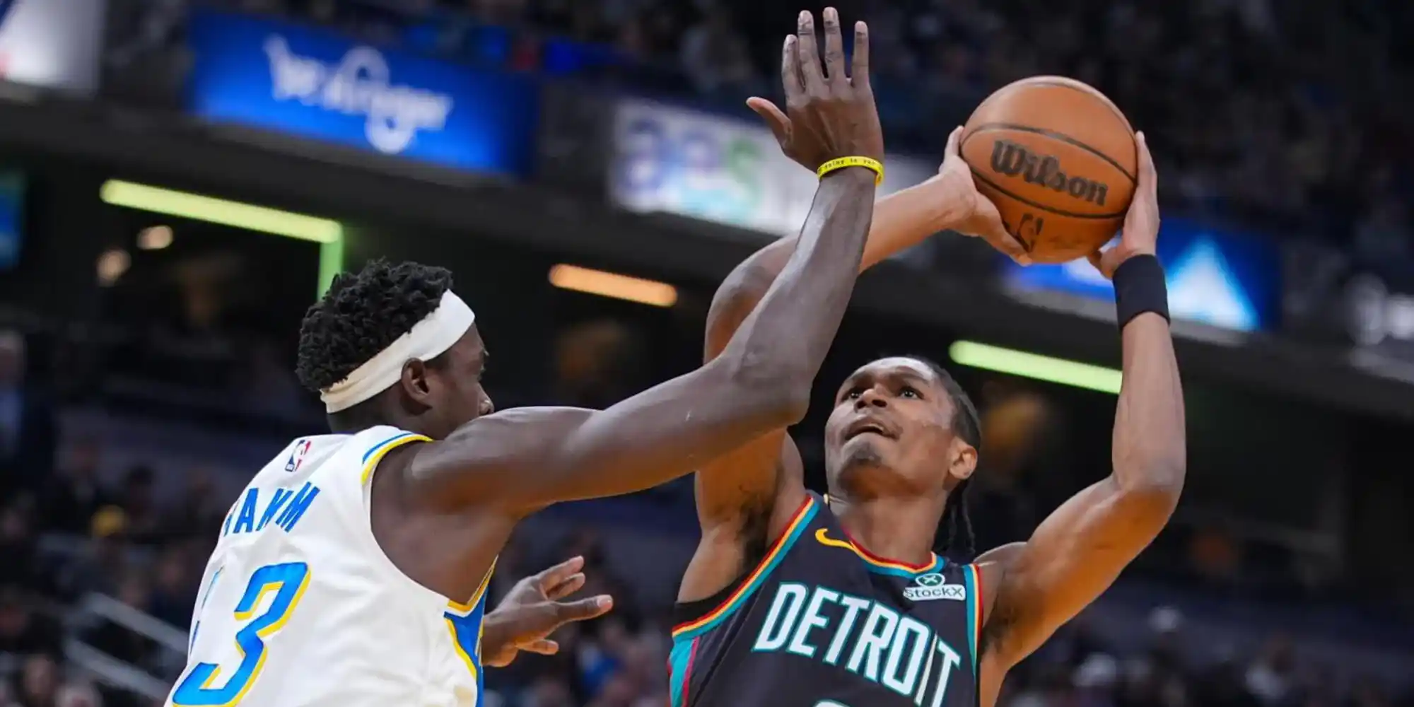 Ausar Thompson shoots over Pascal Siakam