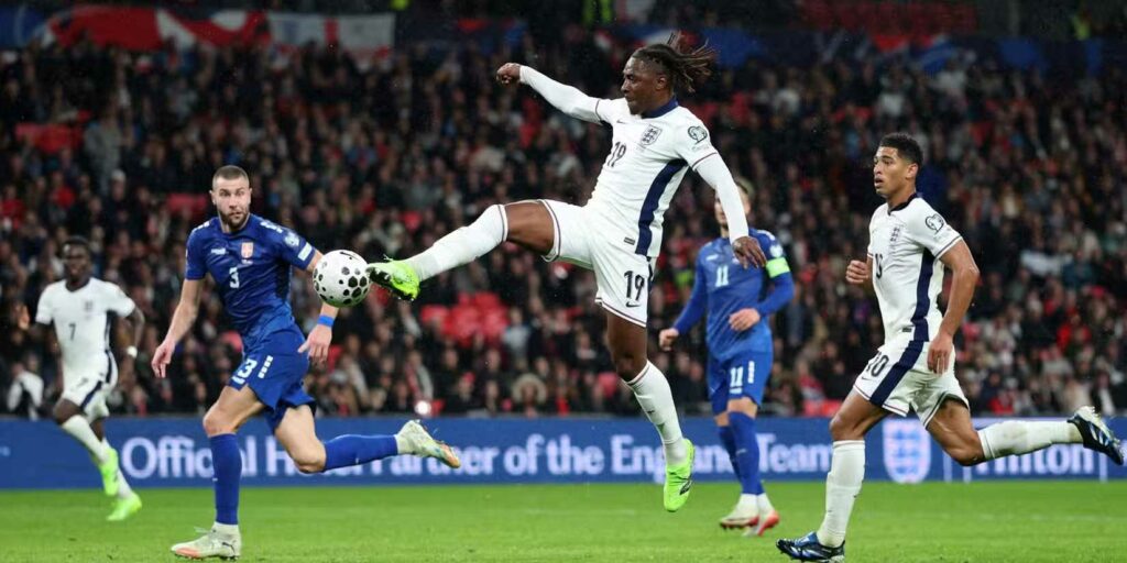 Eberechi Eze controls the ball in England's World Cup qualifier against Serbia