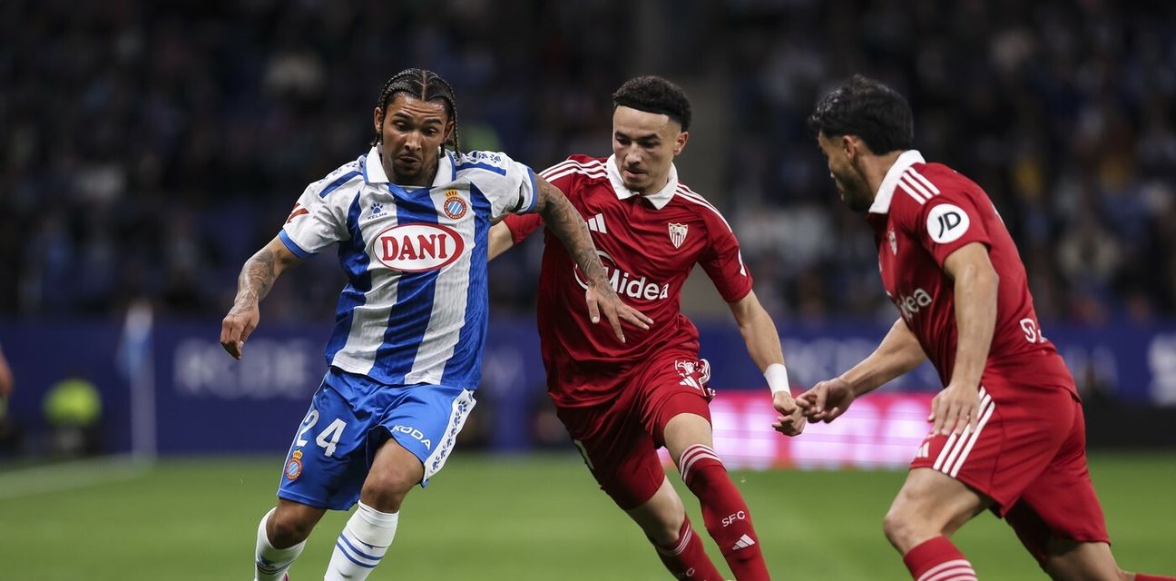 Players from Espanyol and Sevilla in a battle for the ball