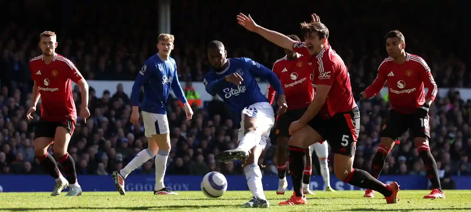 Everton player shoots at Manchester United goal