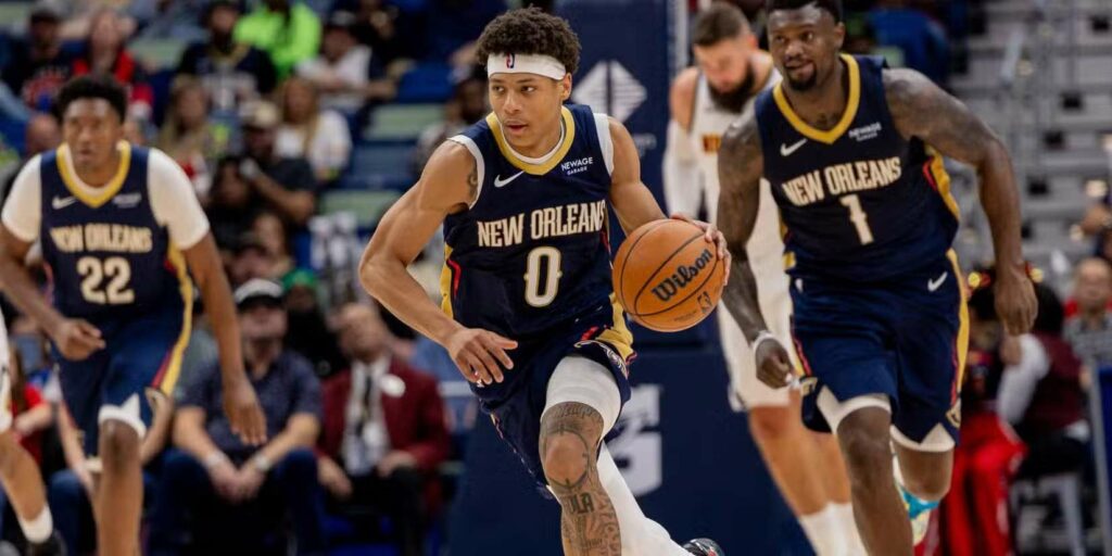 Jeremiah Fears dribbling the ball