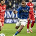 Players from Oviedo and Osasuna in a battle for the ball