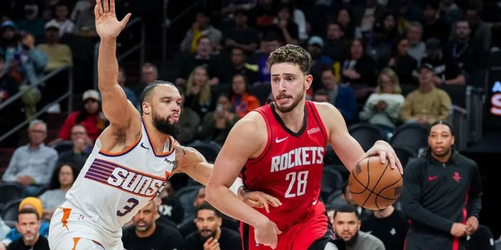 Dillon Brooks guarding Alperen Sengun