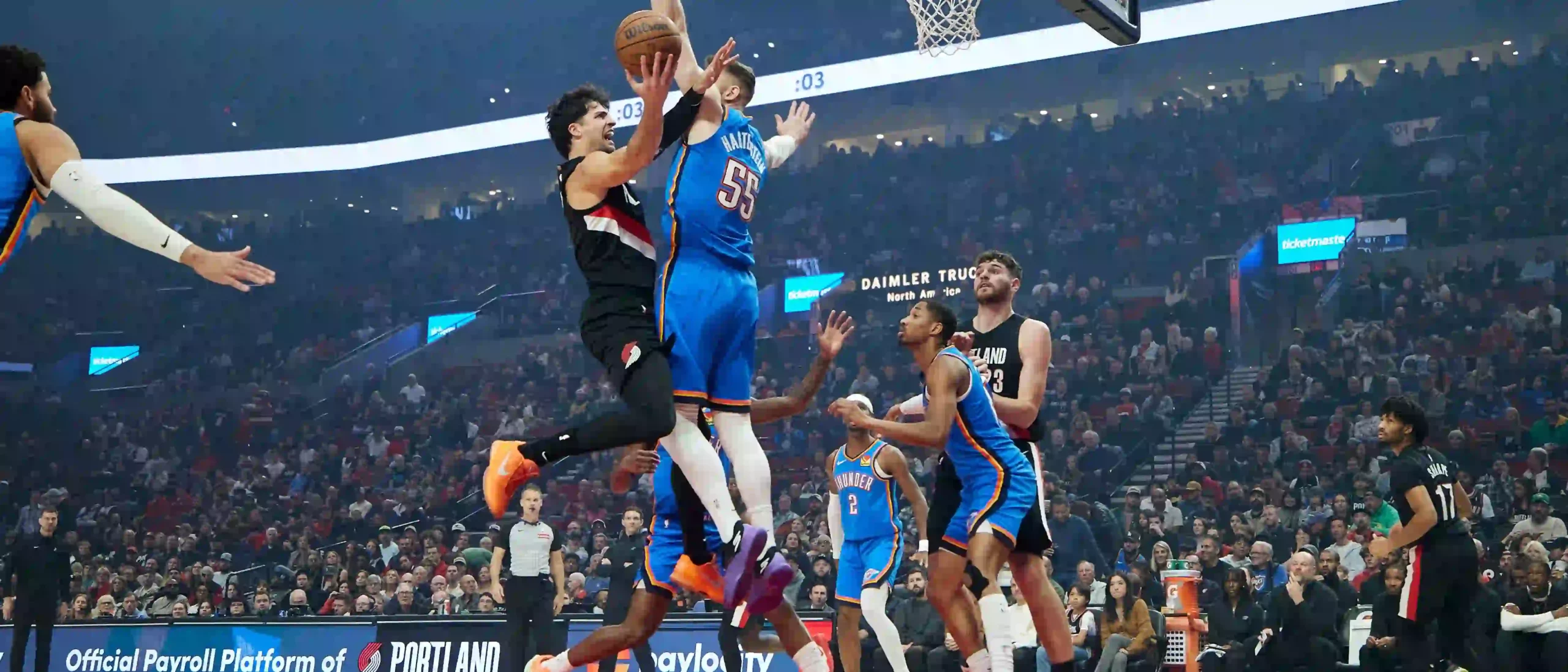 Deni Avdija attacks Oklahoma's basket