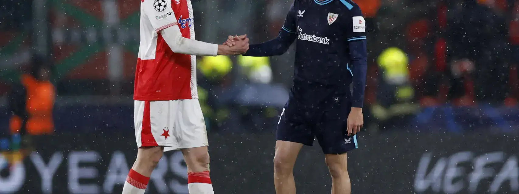 Slavia Prague and Athletic Bilbao players shaking hands
