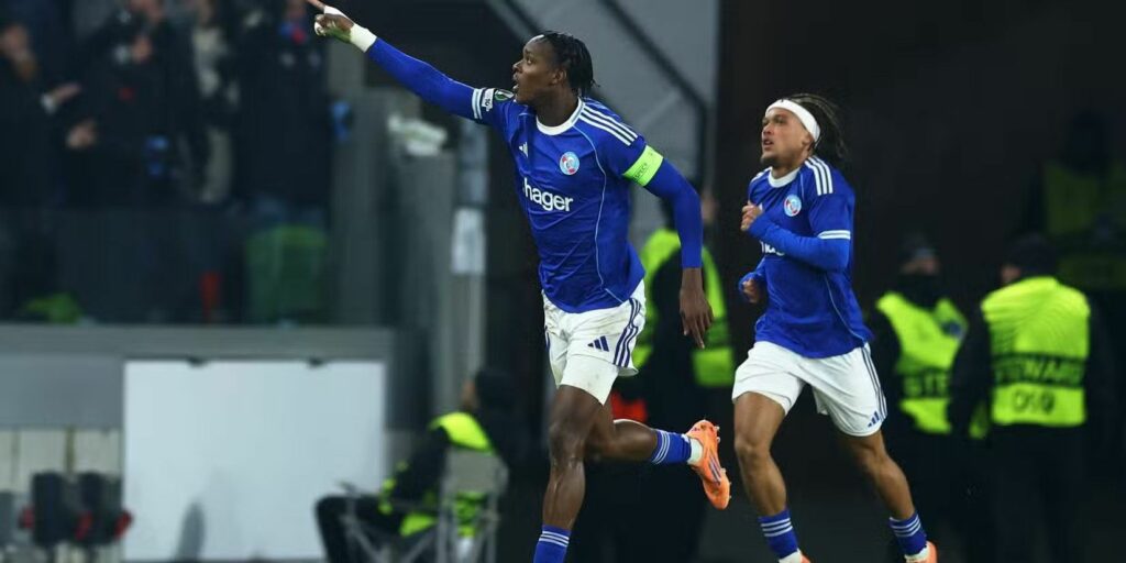 Strasbourg players celebrate after scoring against Crystal Palace