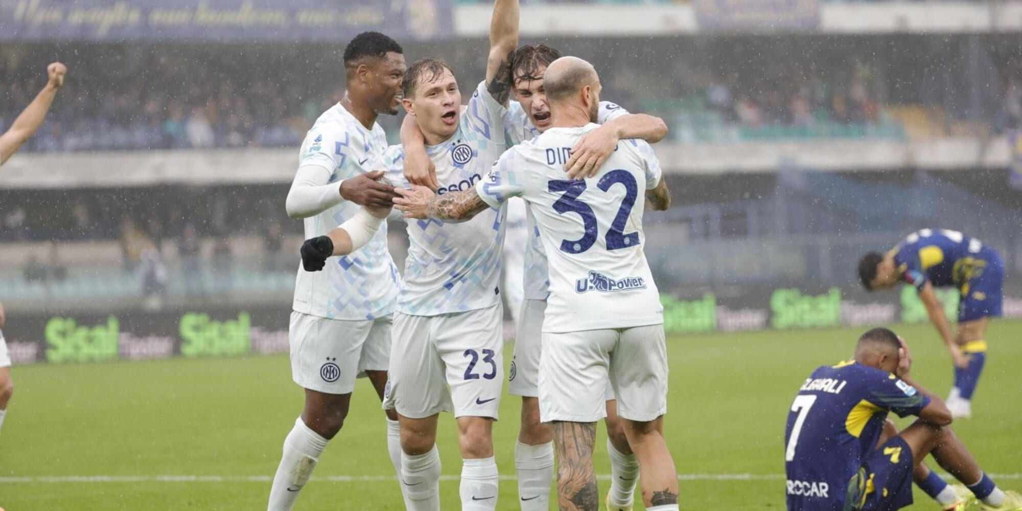 Inter players celebrate after scoring against Verona
