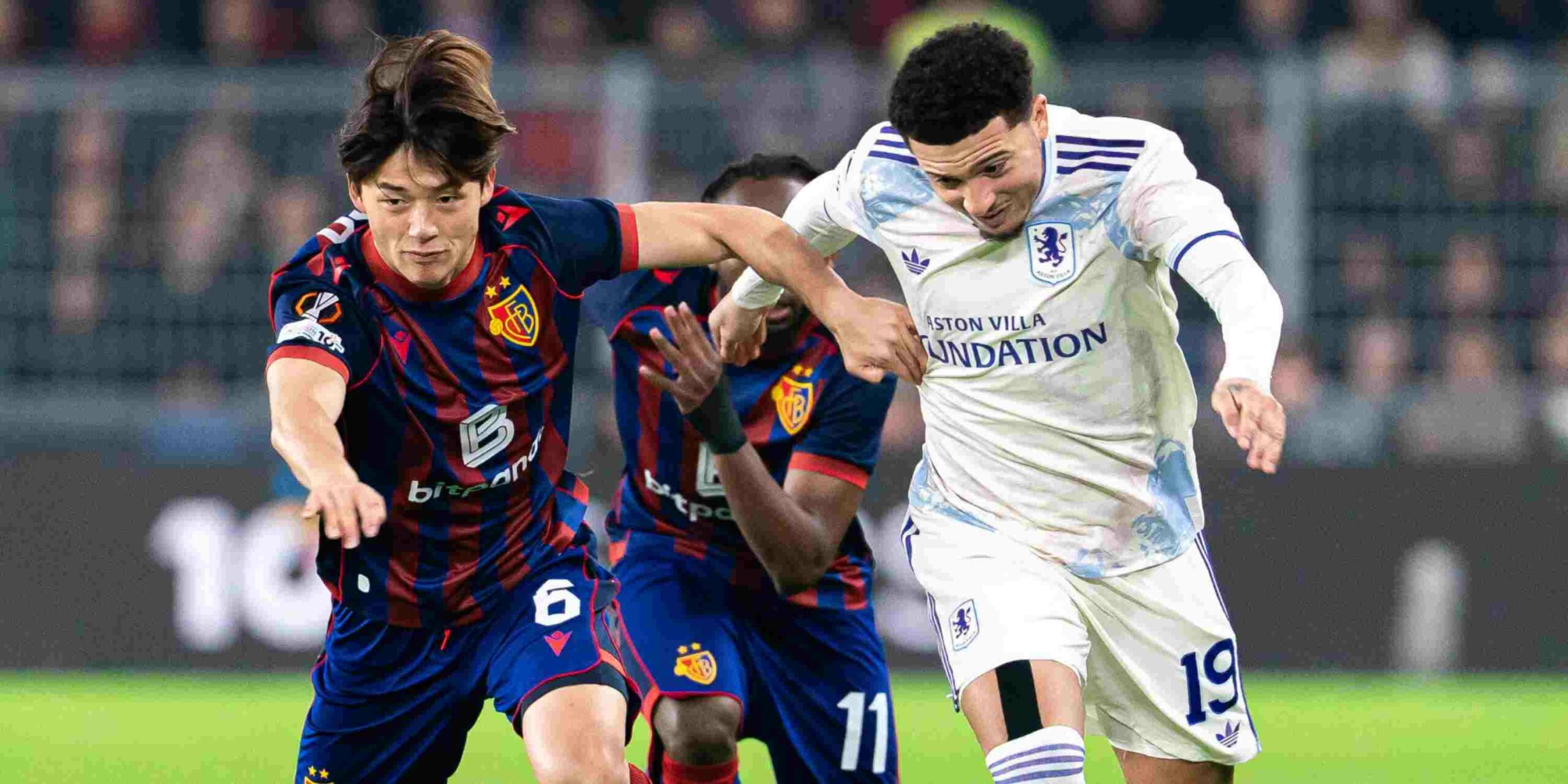Jadon Sancho and Keigo Tsunemoto in a ground duel