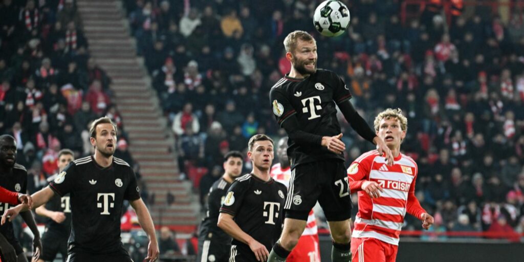 Bayern Munich player heads the ball during the encounter with Union Berlin
