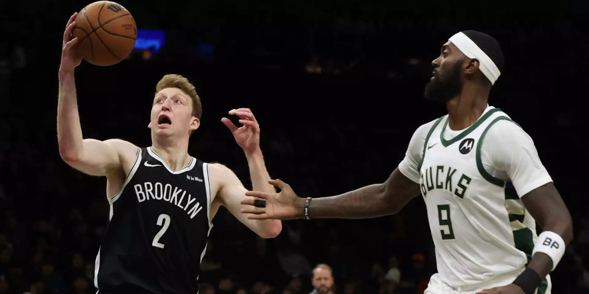 Danny Wolf attacking Milwaukee Bucks' basket