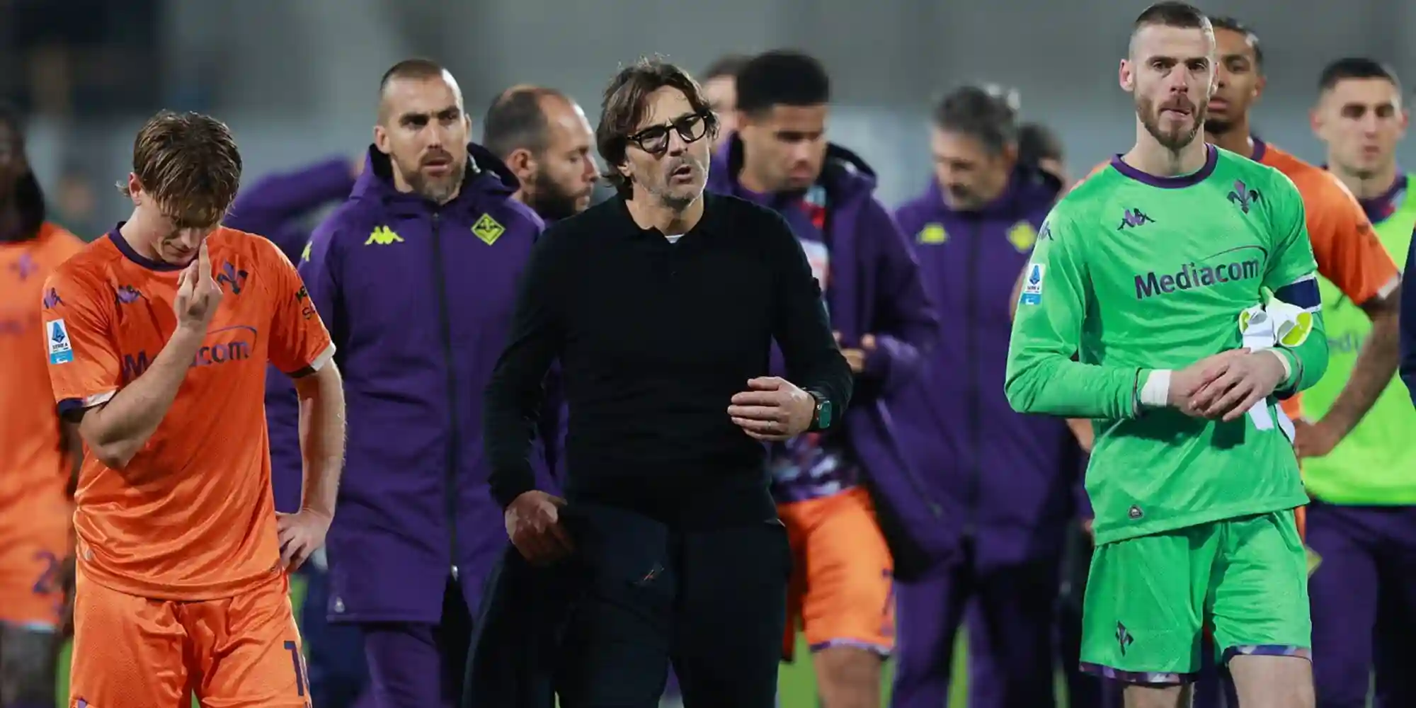 Fiorentina head coach Paolo Vanoli and team players