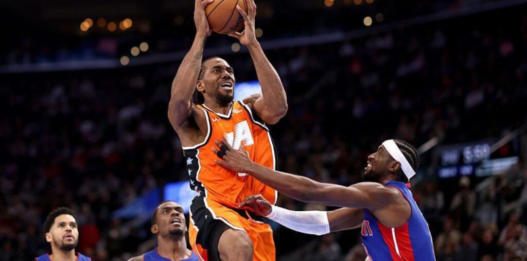 Kahwi Leonard shoots at Detroit Pistons' basket