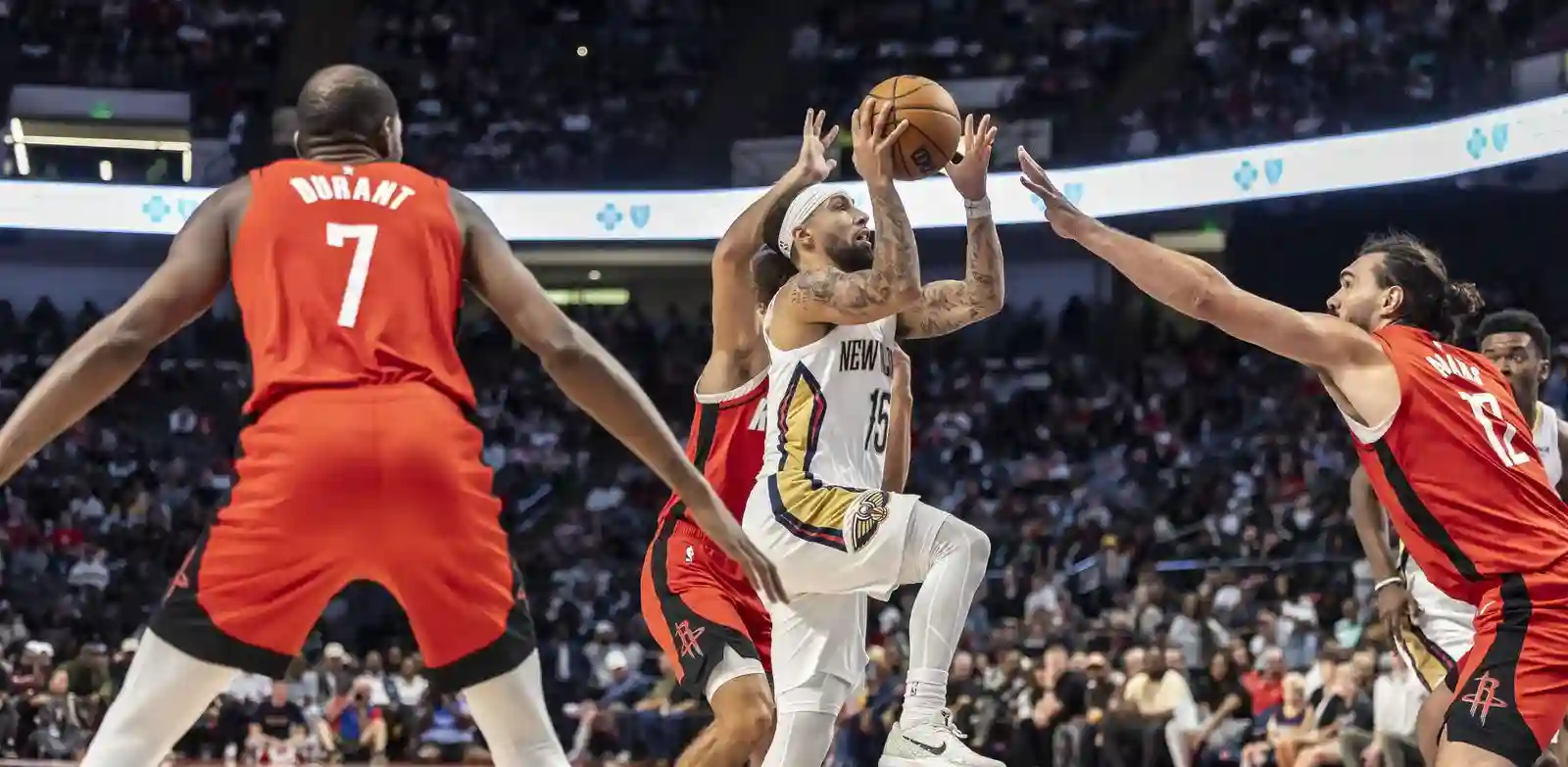 Jose Alvarado attacking Houston Rockets' basket