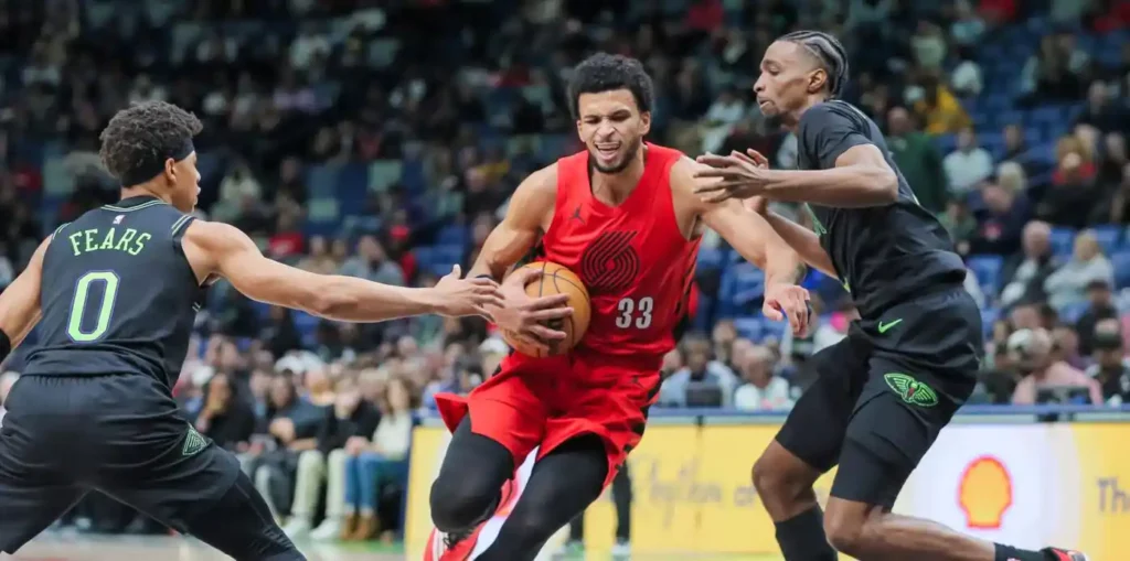 New Orleans Pelicans players trying to stop Toumani Camara from scoring