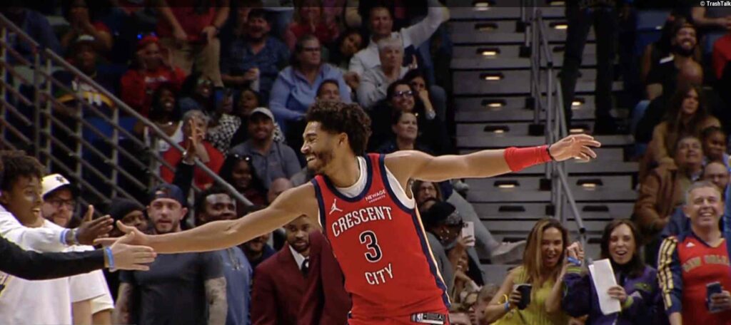 New Orleans Pelicans players greets the crowd