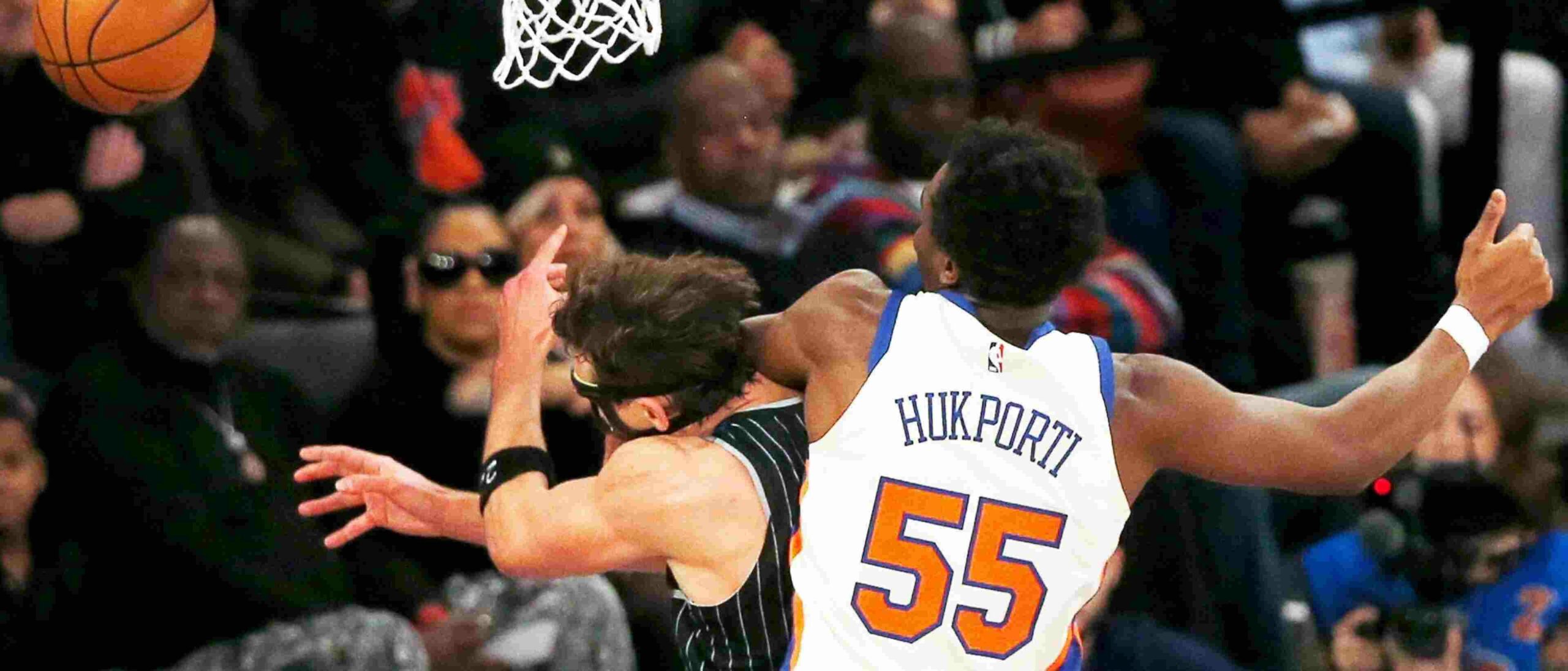 Ariel Hukporti elbows Franz Wagner