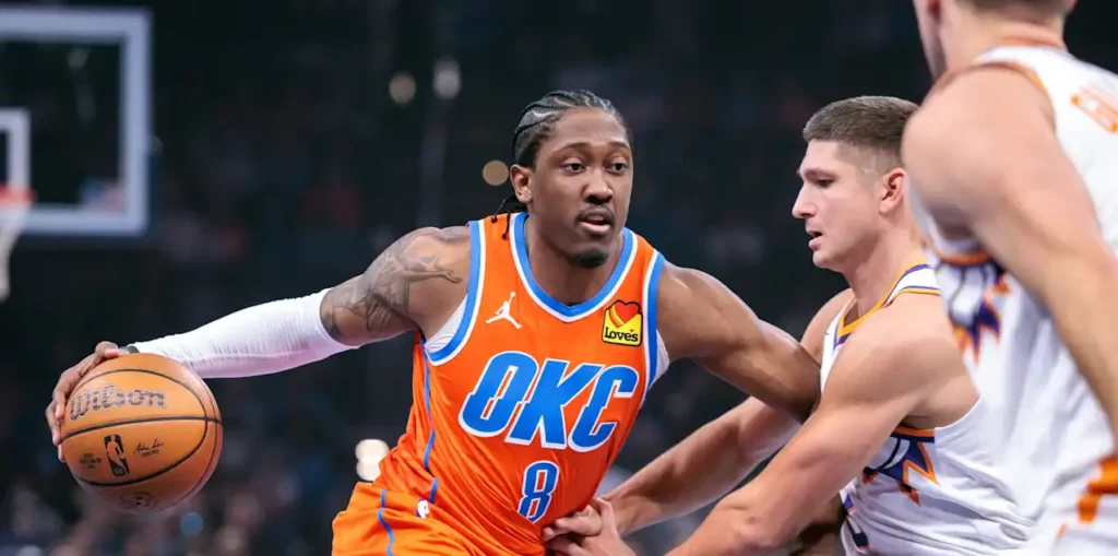 Jaylin Williams guarded by Phoenix Suns players