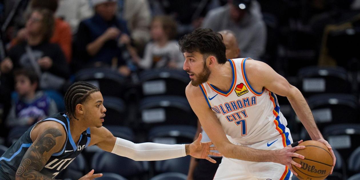 Keyonte George guarding Chet Holmgren