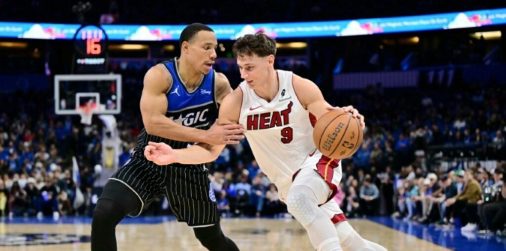 Desmond Bane guarding Pelle Larsson