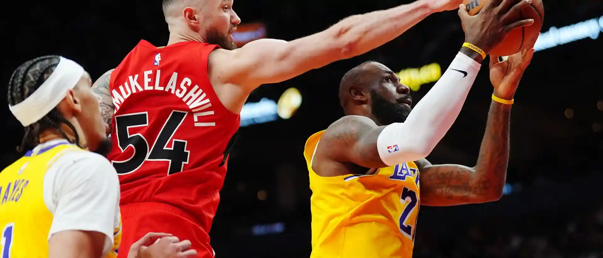 Sandro Mamuelashvilli trying to block LeBron James